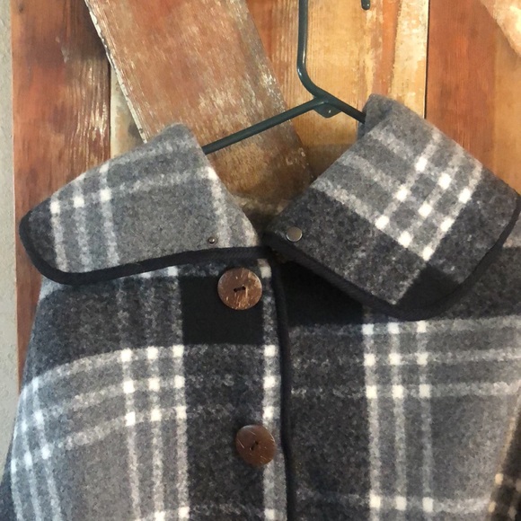 Wool poncho from Scheels-unknown brand - Picture 4 of 4